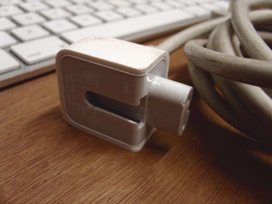 MacBook or Similar Plug64741294504578122