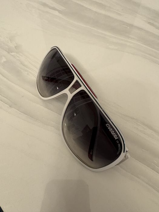 Oculos de sol da marca Carrera