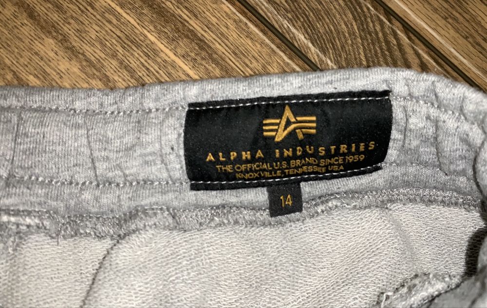 Продам шорти Alpha Industries