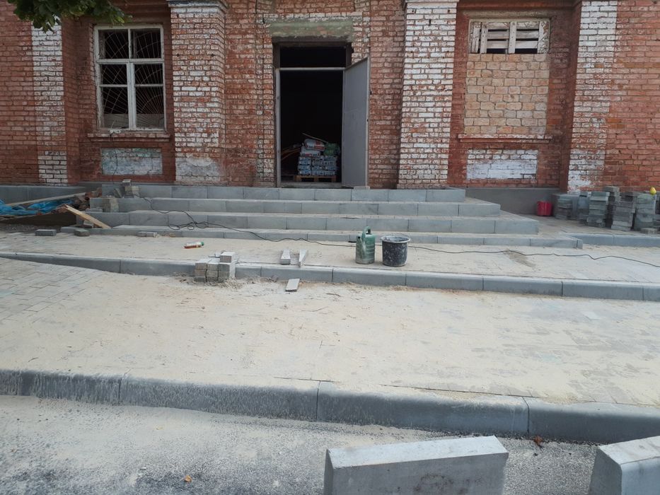 Укладання тротуарної плитки