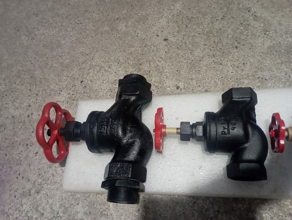 Крани для води гвинтові