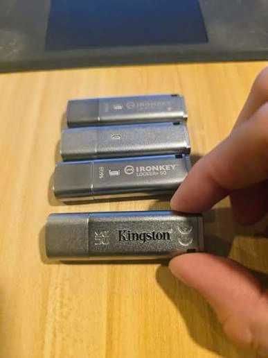 Металические флешки Kingston