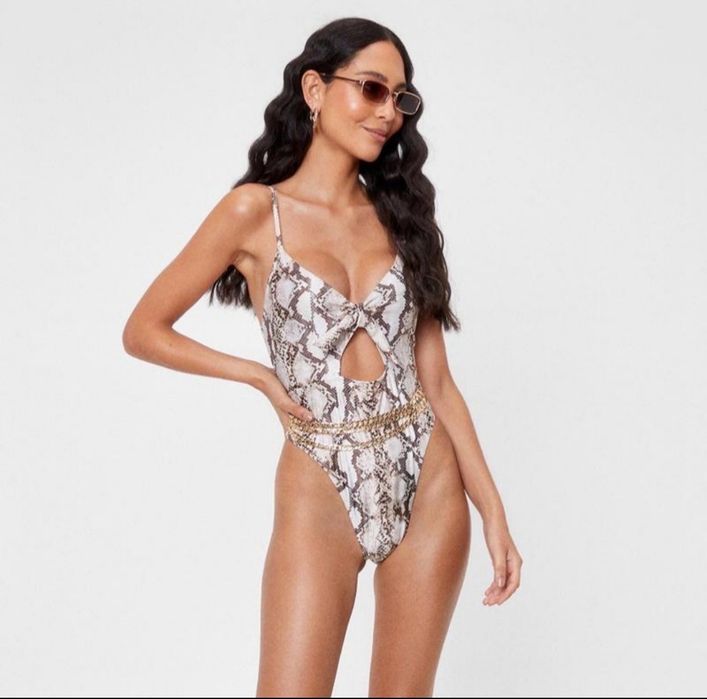 Купальник женский сдельный с вырезом Nasty Gal купальник