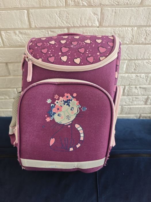 Tornister szkolny ergonomiczny w serca z kotkiem | School backpack hearts cat