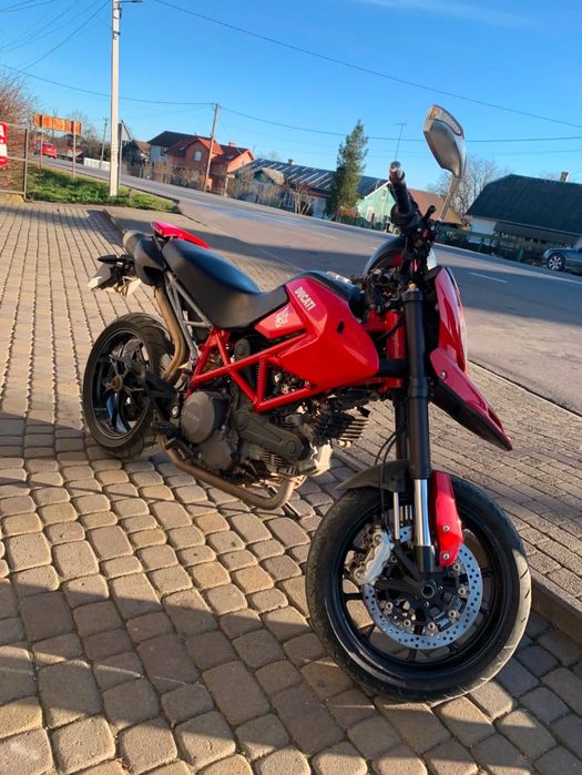 Ducati Hypermotard 796