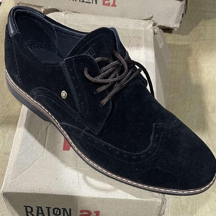 Продам черные замшевые туфли