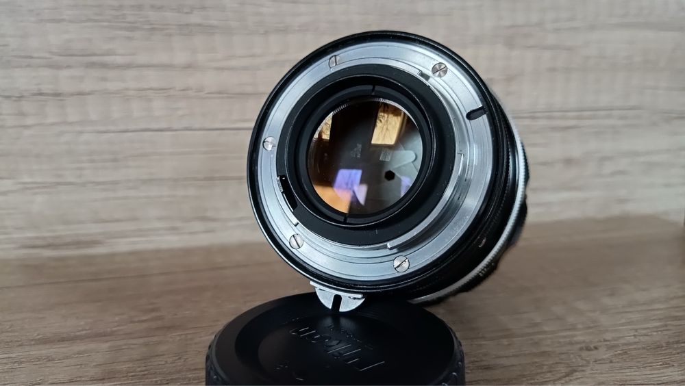 Nikon Nikkor-H 85mm f1,8 Nippon Kogaku 1964 рік, портретний обʼєктив