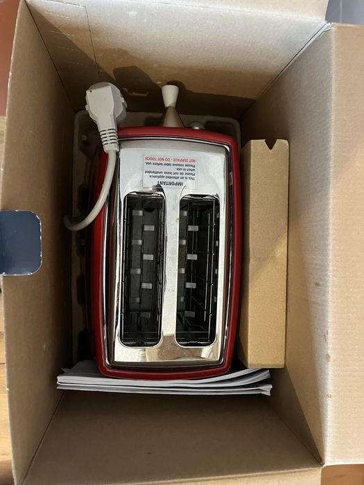 Torradeira DeLonghi Icona Capitals Tokyo Red