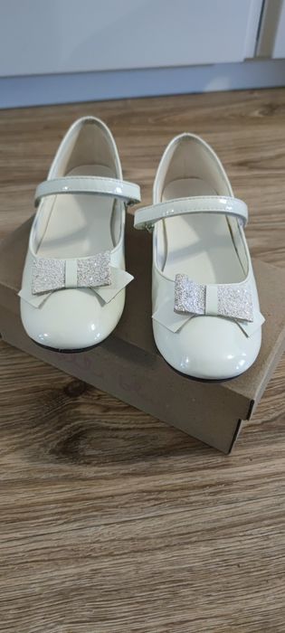 Buty komunijne, białe r. 36