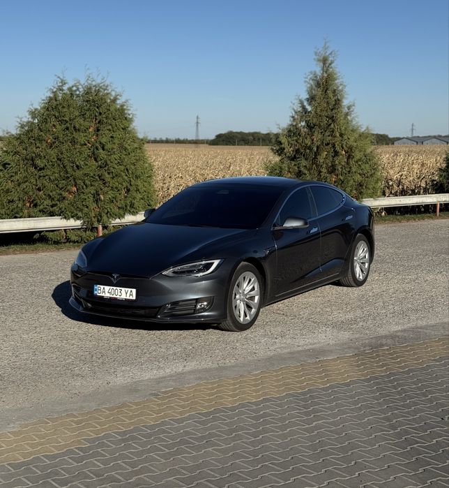 Tesla model S 90D