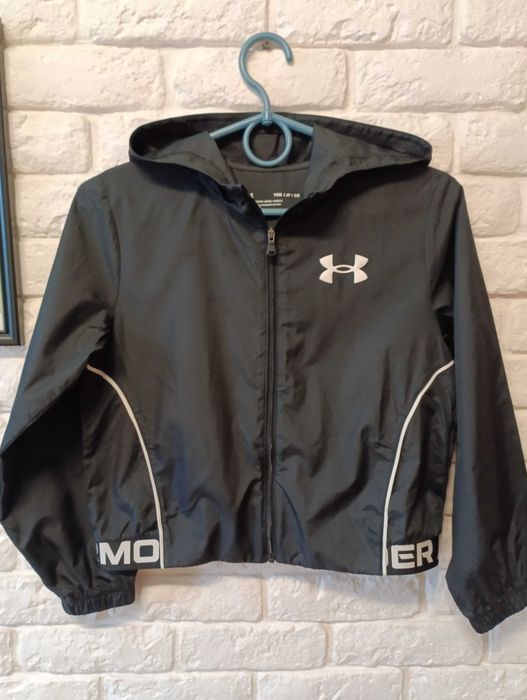 Куртка ветровка Under Armour.