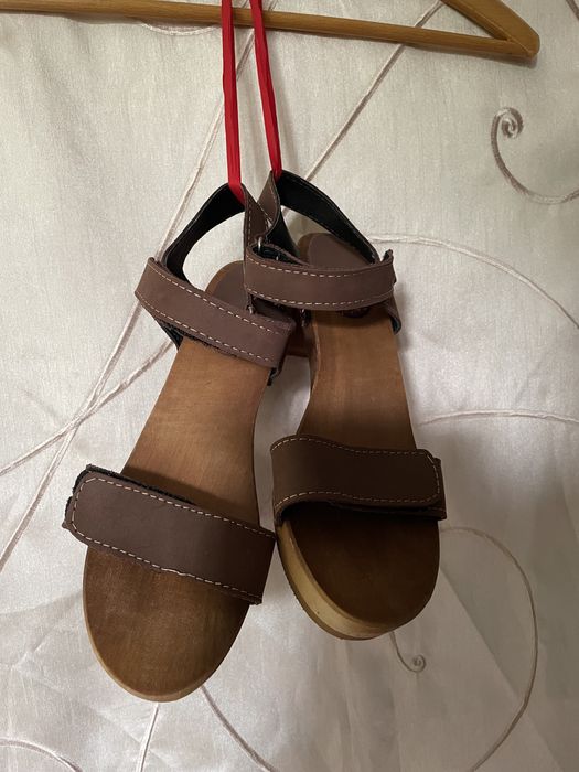 Nowe naturalne sandały r 38