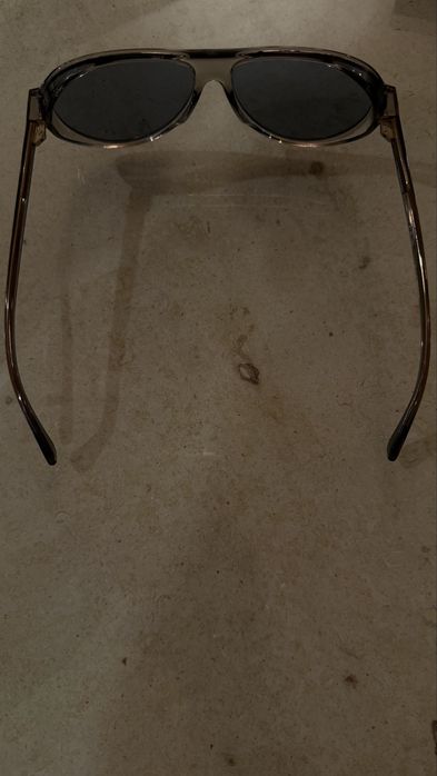 Óculos de Sol Tom Ford – acetato translúcido fumado | lentes cinza