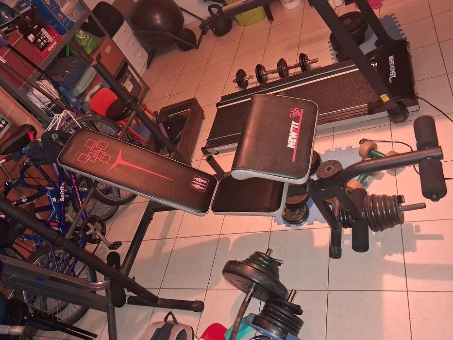 Banco de musculação / fitness  para vários exercícios como supino, biceps e extensão de perna