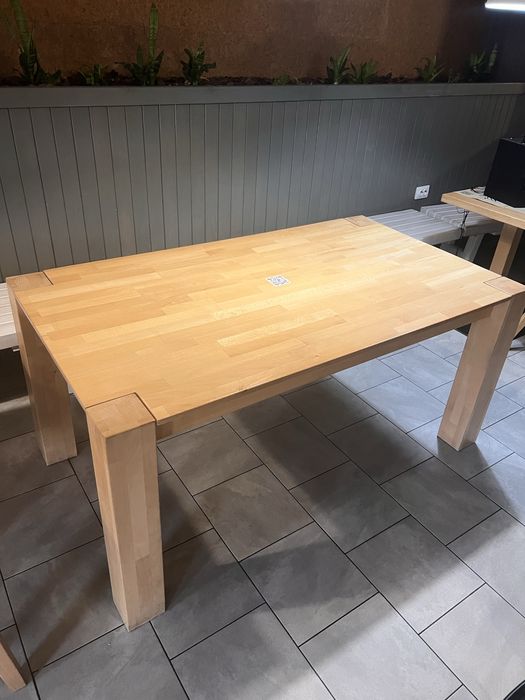 Стіл з наурального дерева