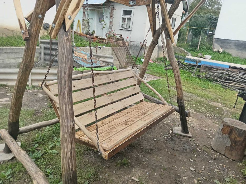 Садова Качеля...