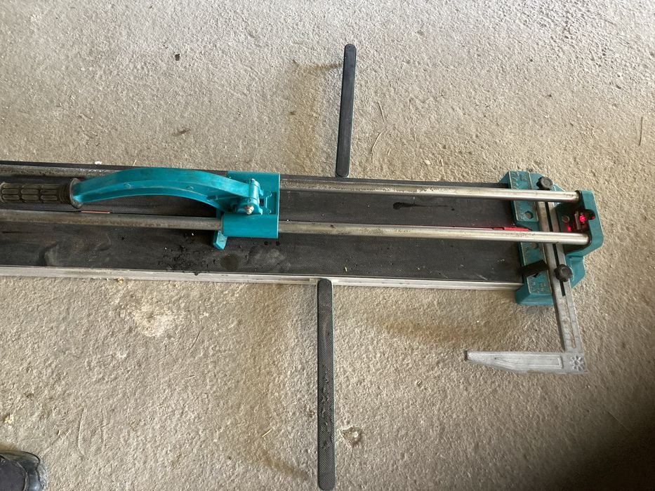 Máquina de cortar azulejos com lazer em bom estadp