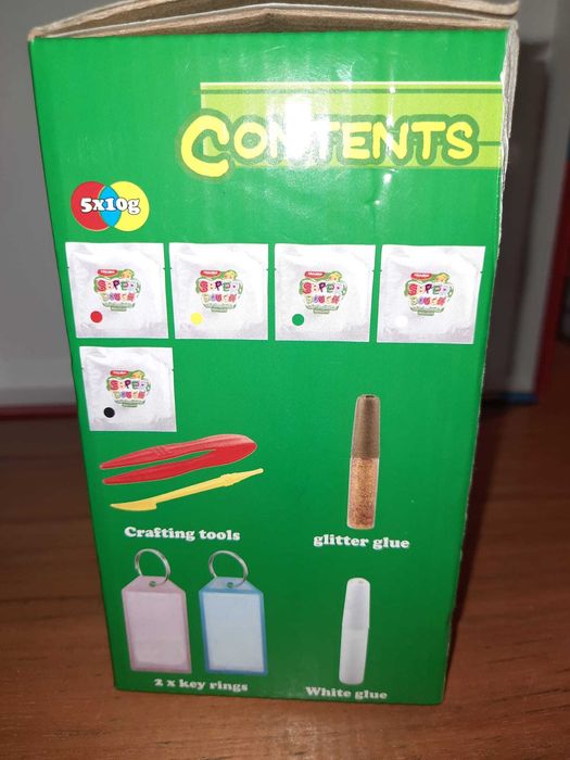 Material para criança fazer porta-chaves.
Preço: 4 euros.