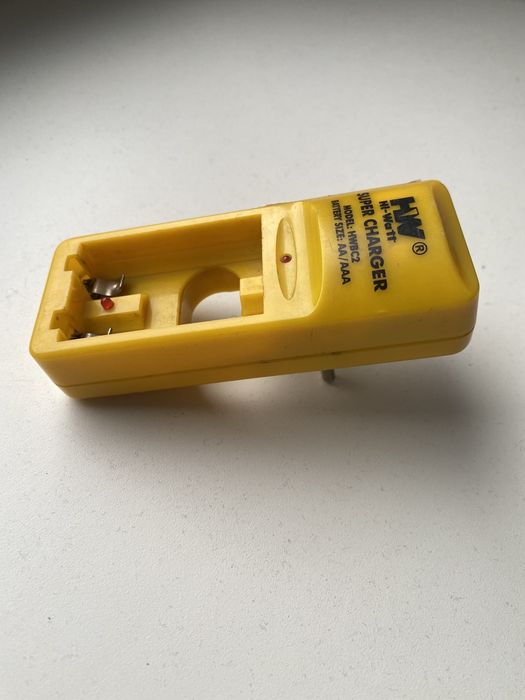 Зарядное устройство Hi-Watt HWBC2 (AA/AAA) — Отличное состояние