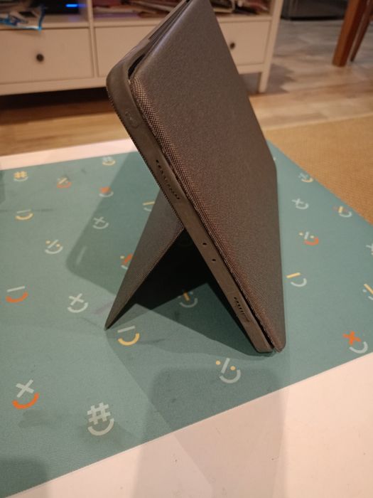 Etui z klawiaturą Logitech- uszkodzona.