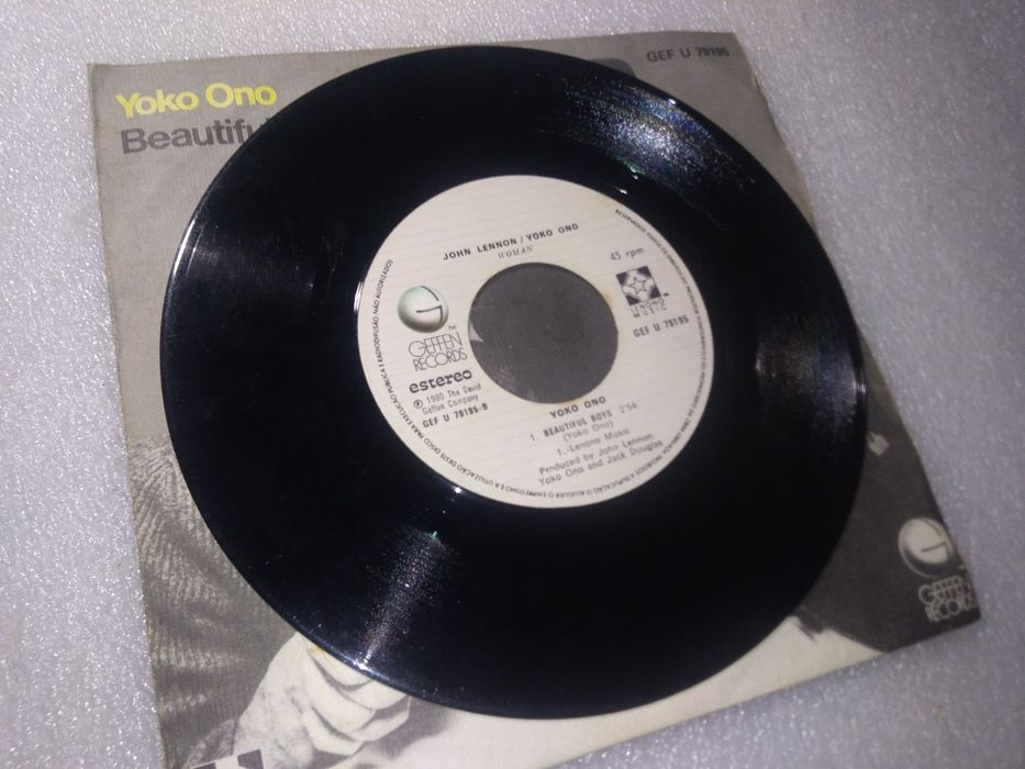 Antigo vinil single John Lennon / Yoko Ono – Woman/Beautiful Boys 1980