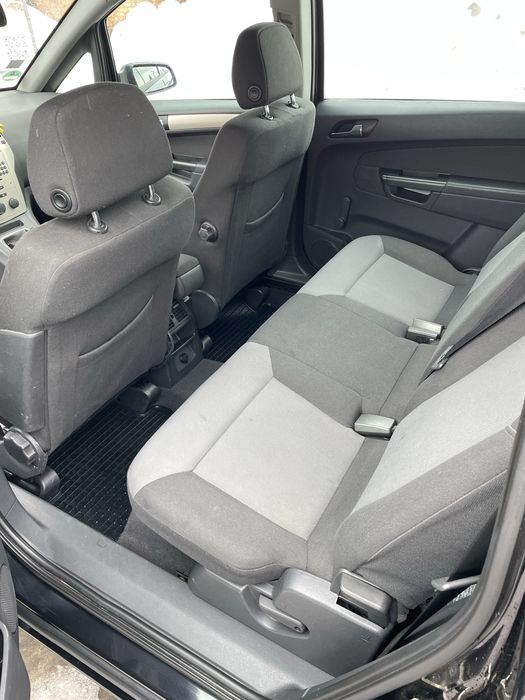Opel Zafira.               .