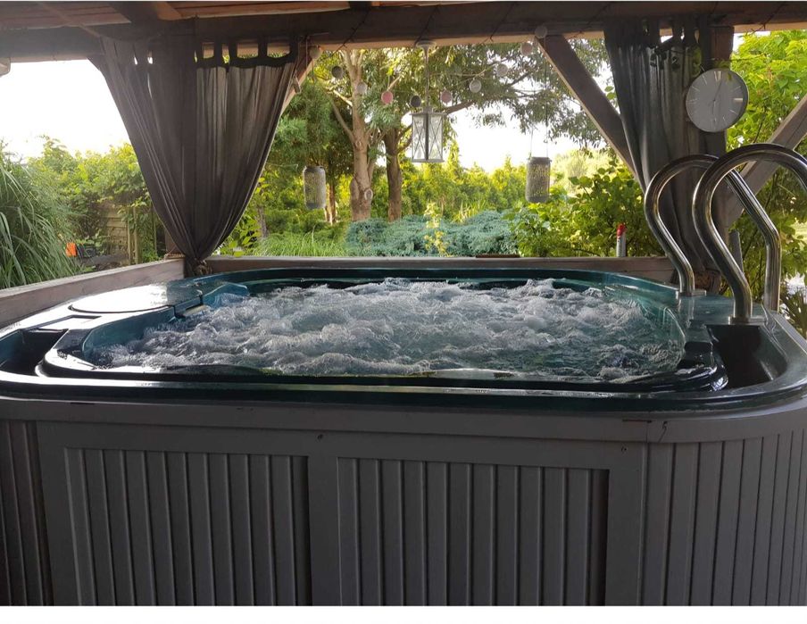 Jacuzzi wanna ogrodowa z hydromasażem