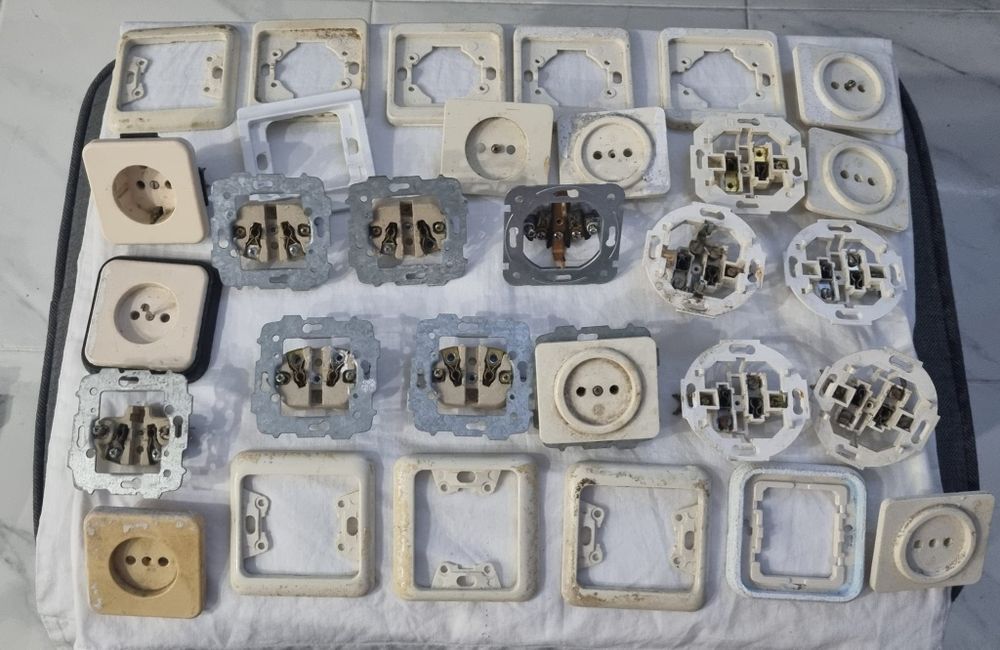 Tomadas várias e espelhos