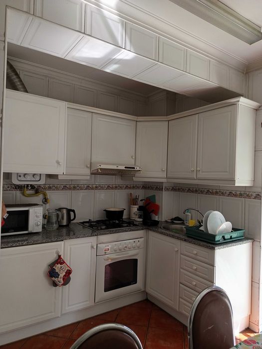 Alugo um quarto
