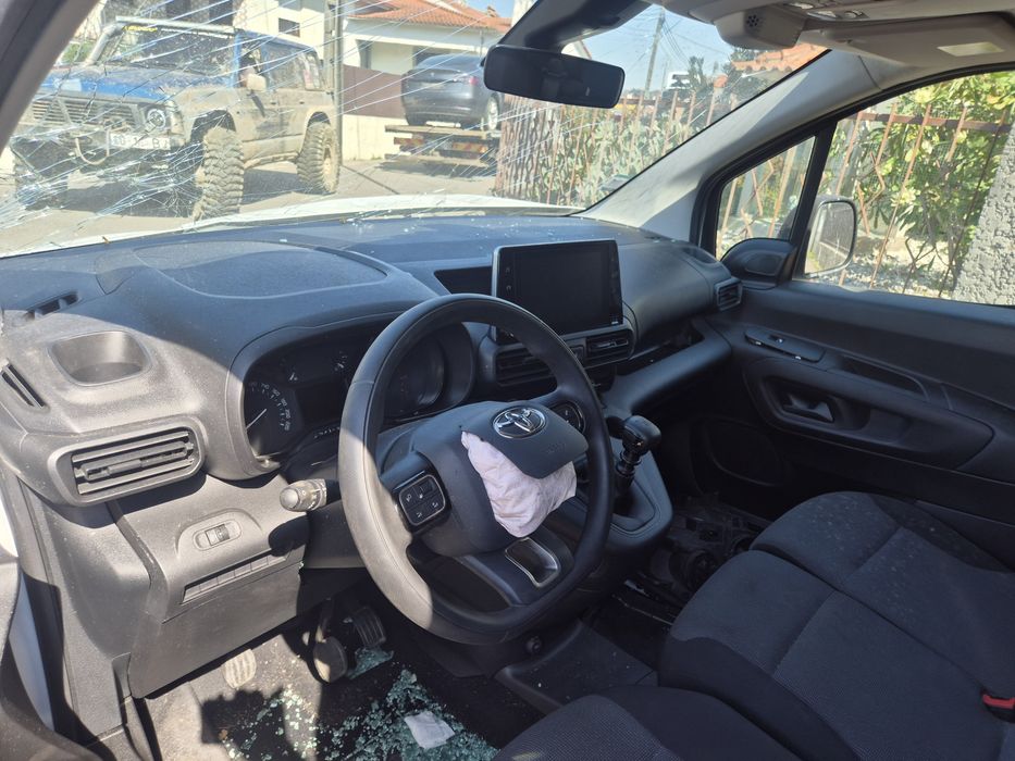 Vendo Toyota Proace city salvado C/Iva 3lug