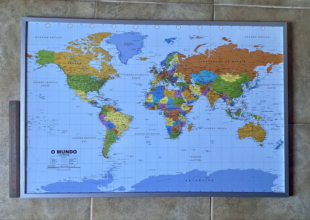 Mapa do Mundo (com suporte para pendurar)