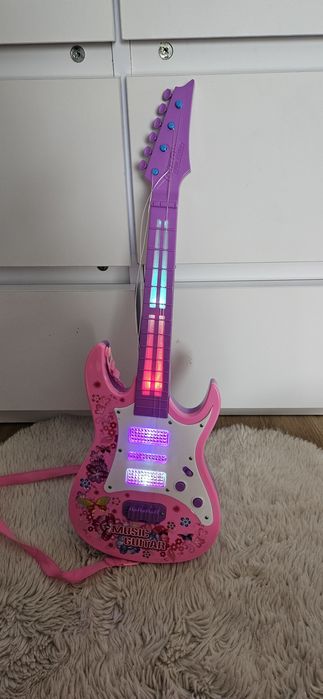 Gitara elektryczna gra swieci muzyka