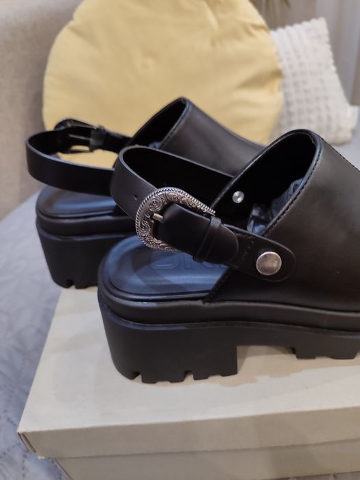 Nowe buty o oryginalnym fasonie na platformie rozmiar 38 ONLY