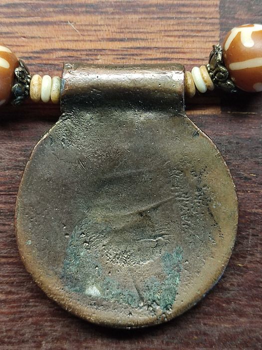 Etniczny naszyjnik z dużym medalionem – styl afrykański/boho handmade