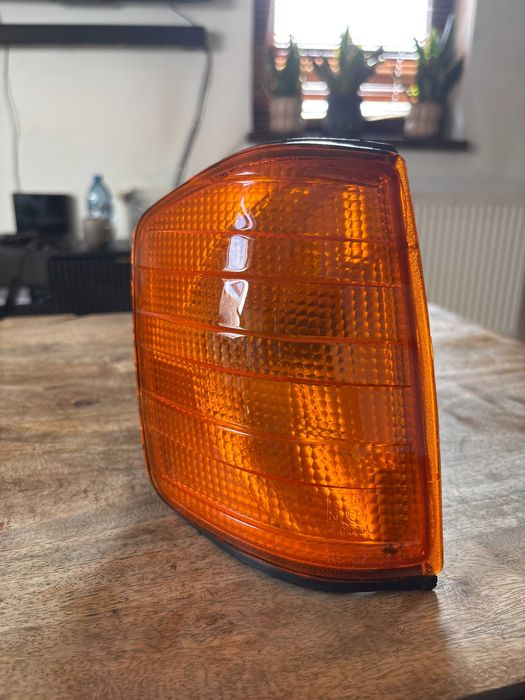 Kierunkowskaz prawy przód Mercedes 190 W201