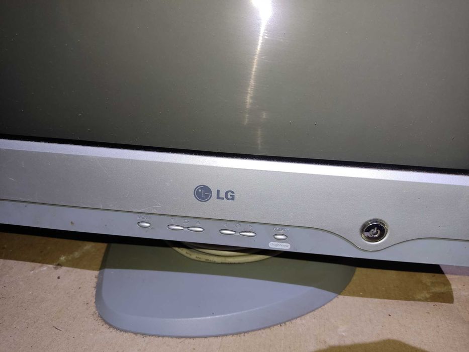 Монитор лучевой LG Fletron T710