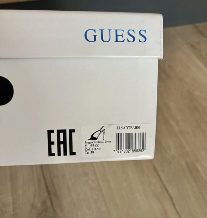 Szpilki Guess piejne