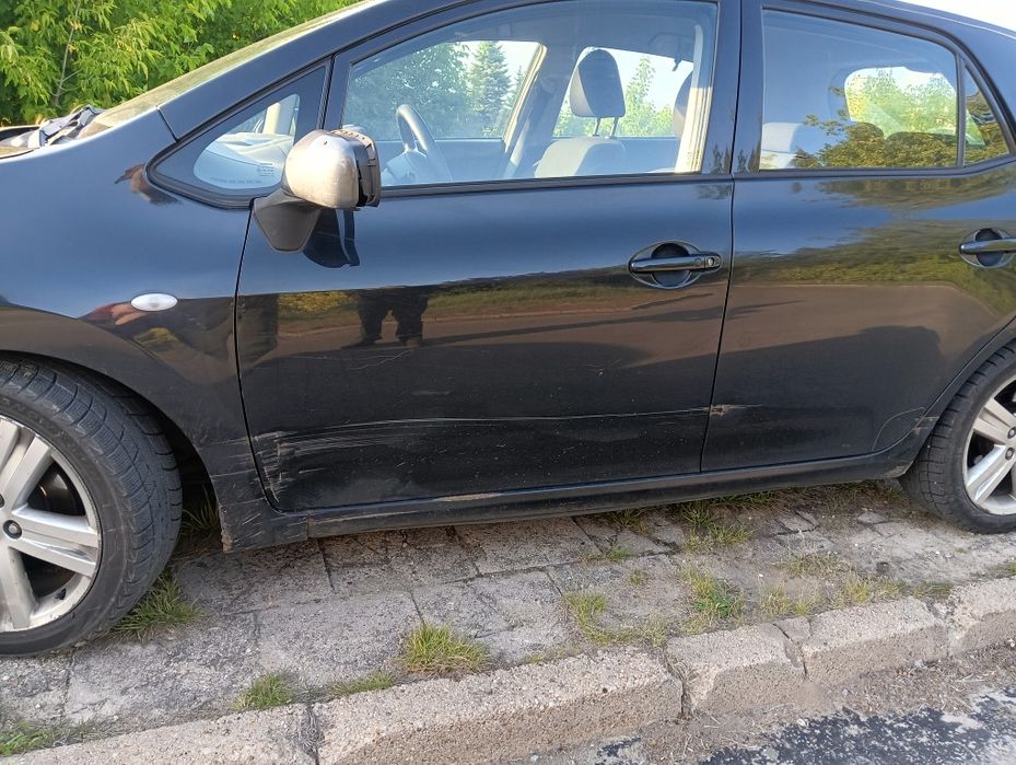 Toyota Auris 2.2 d w całości na części