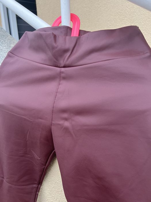 Legguins em ecopele bordo