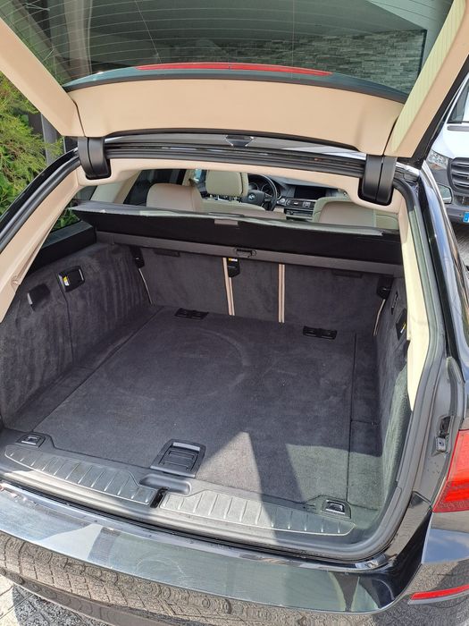 BMW 520d Preta como nova