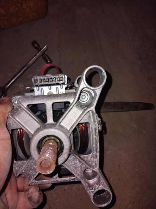 Продам двигуни INDESIT WI101 і IWSB 5105