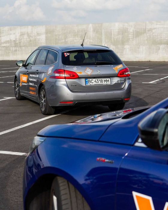 Інструктор з водіння. Автоінструктор. Приватні уроки. Навчання водінню