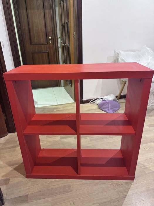Estante de quadrados modelo Kalax Vermelha