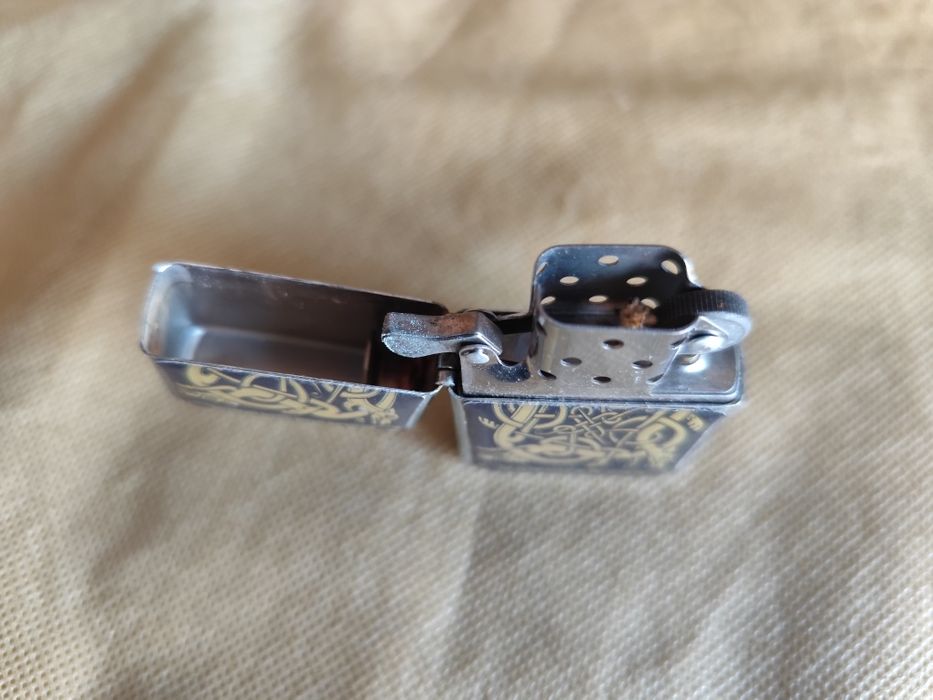 Isqueiro com motivos Celta