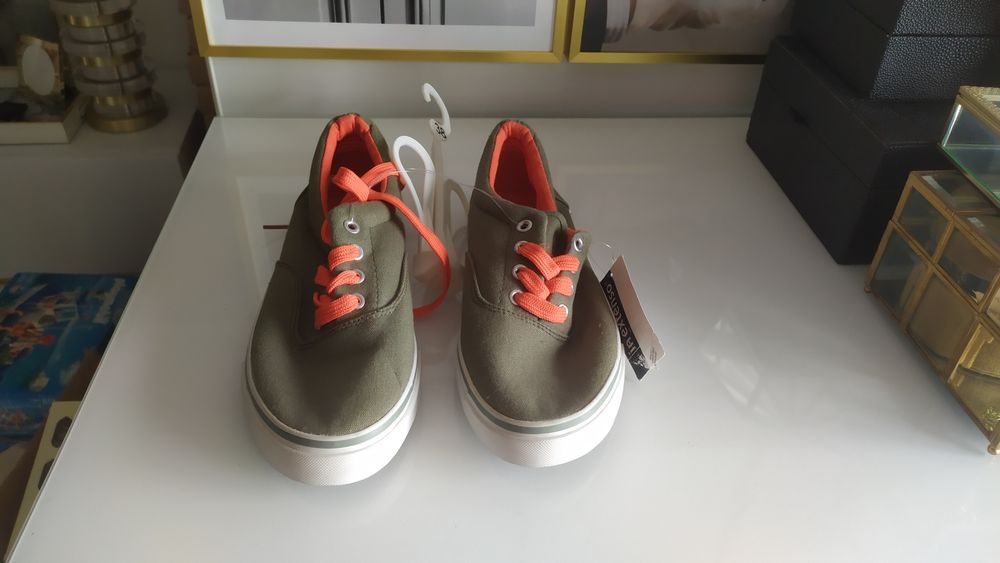 Tênis novos in extenso  tamanho 38