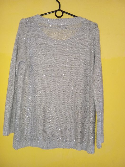 Lekki sweterek z cekinami 40/42