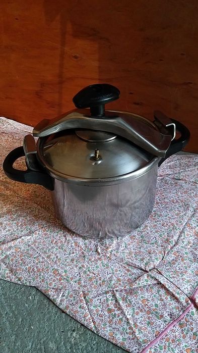 panela de pressão de 5.5 litros