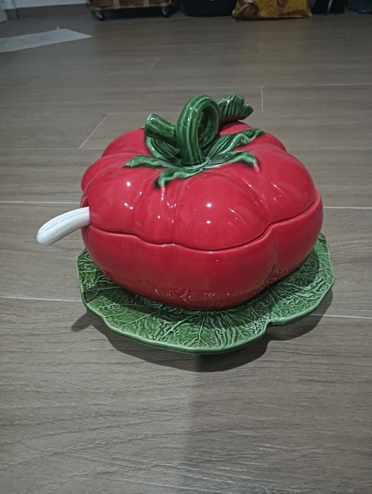 Decoração centro de mesa porcelana em forma de tomate