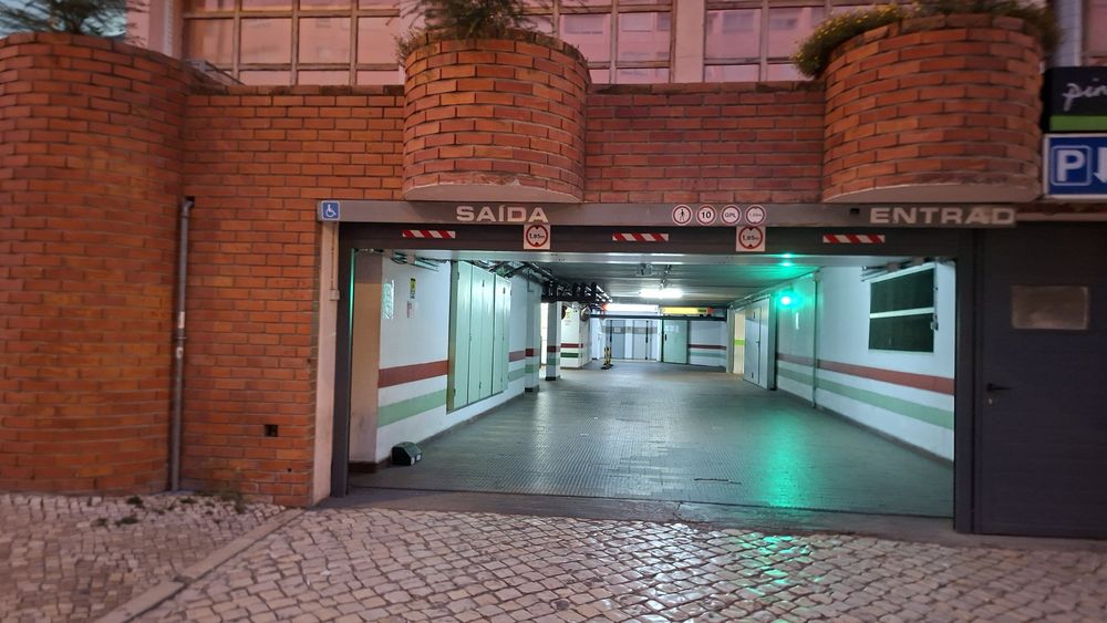 Lugar de Estacionamento para Arrendamento – Av. Eng.º Arantes e Oliveira, Lisboa (2 mim metro das Olaias)