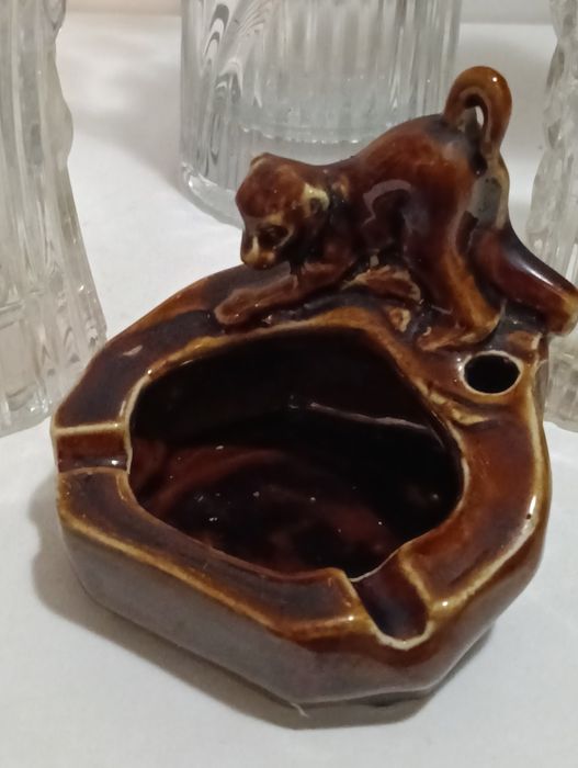 Cinzeiro de porcelana vidrada
